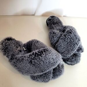 EMU Australia Mayberry Frost Fuzzy Charcoal Gray Sheepskin Slipper Shoe - Size 6